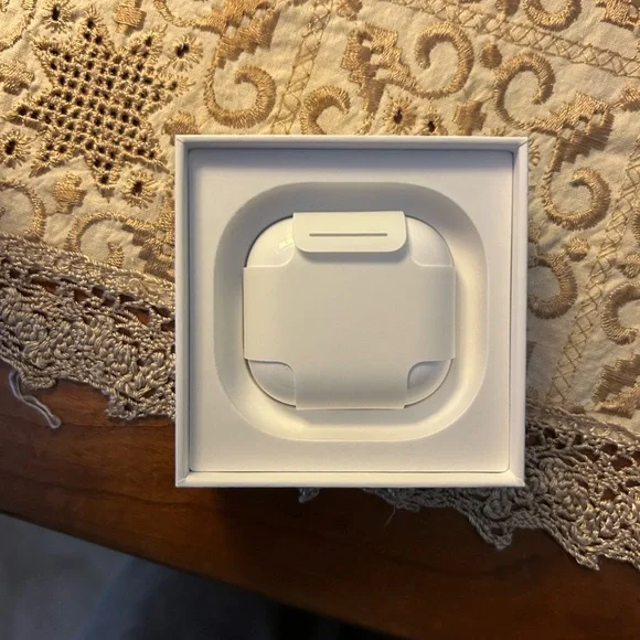 Apple AirPods 4